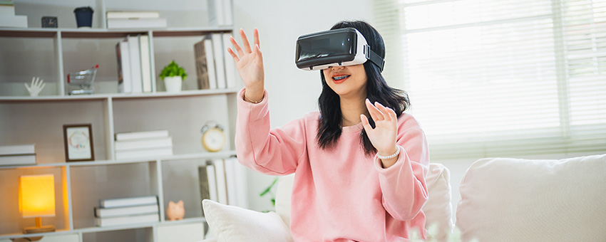 Niña que lleva Gafas VR Banner 
