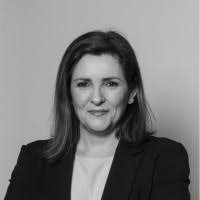 Retrato profesional del Dra. Isabel Pineros, uno de los 15 ponentes en ONCOMING 2026.