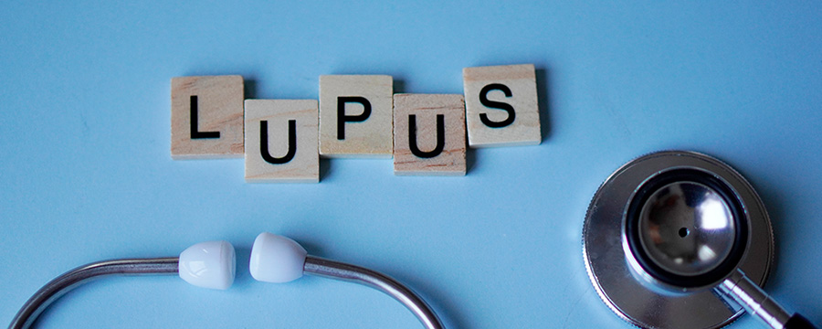 Imagen de pancarta sobre lupus eritematoso sistémico (LES)